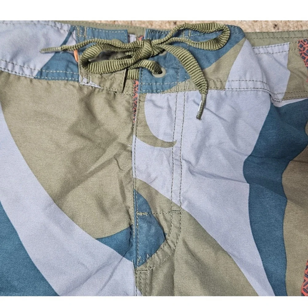 Quiksilver Waterman Collection Mens Board Shorts Sz 40 Olive Green Floral Print